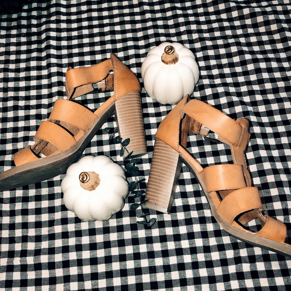 American Eagle block heels. Women’s 5✨